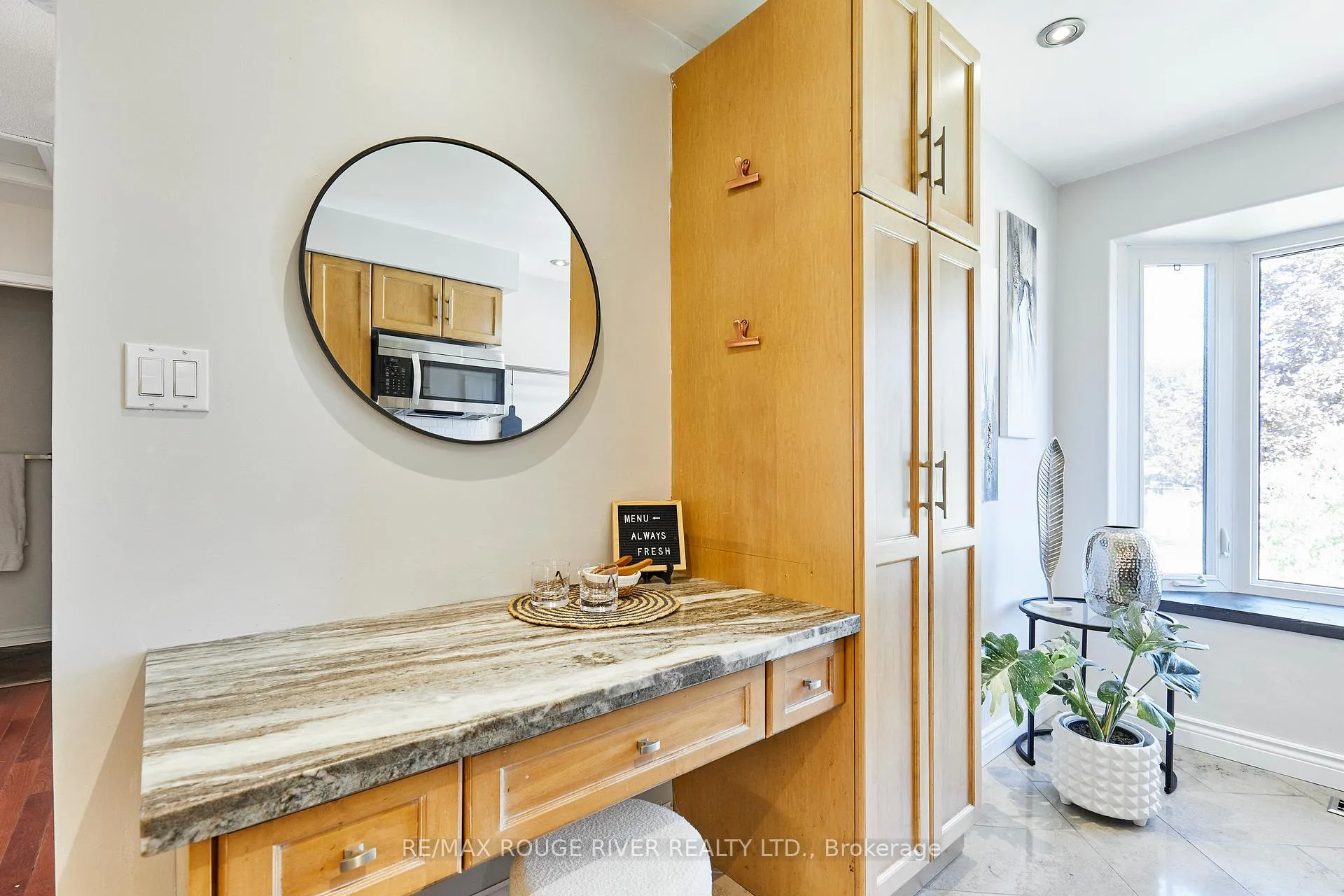 Photo 8 of 31 Champine Square, Clarington, Bowmanville — HOMEH