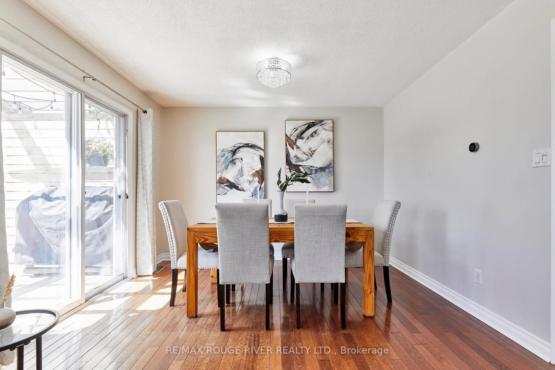 Photo 14 of 31 Champine Square, Clarington, Bowmanville — HOMEH