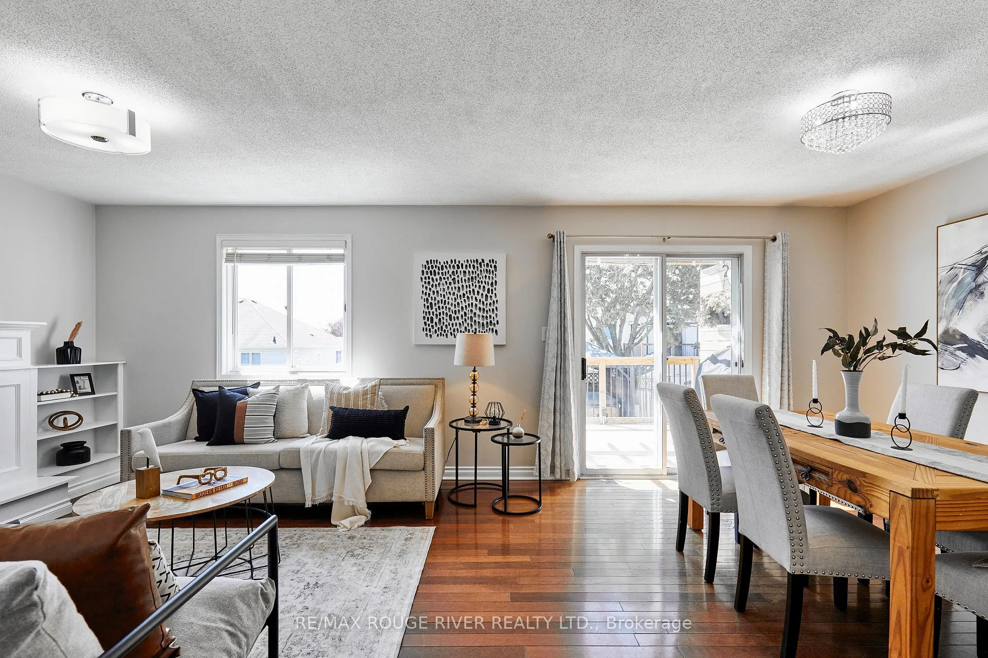 Photo 15 of 31 Champine Square, Clarington, Bowmanville — HOMEH