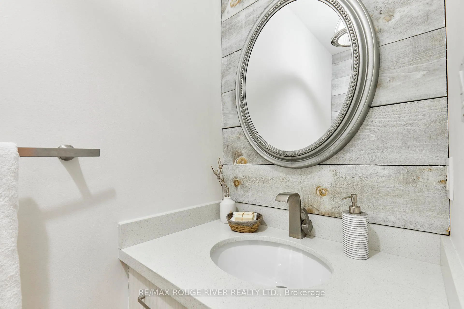 Photo 16 of 31 Champine Square, Clarington, Bowmanville — HOMEH
