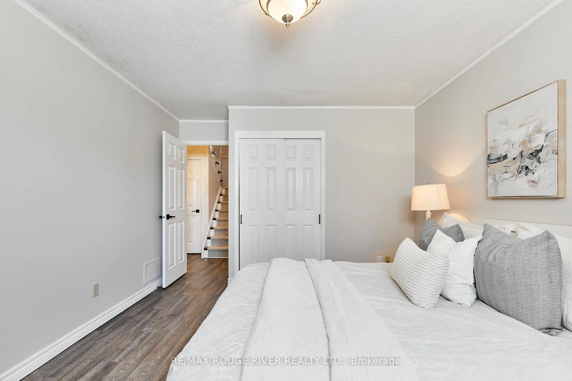 Photo 19 of 31 Champine Square, Clarington, Bowmanville — HOMEH