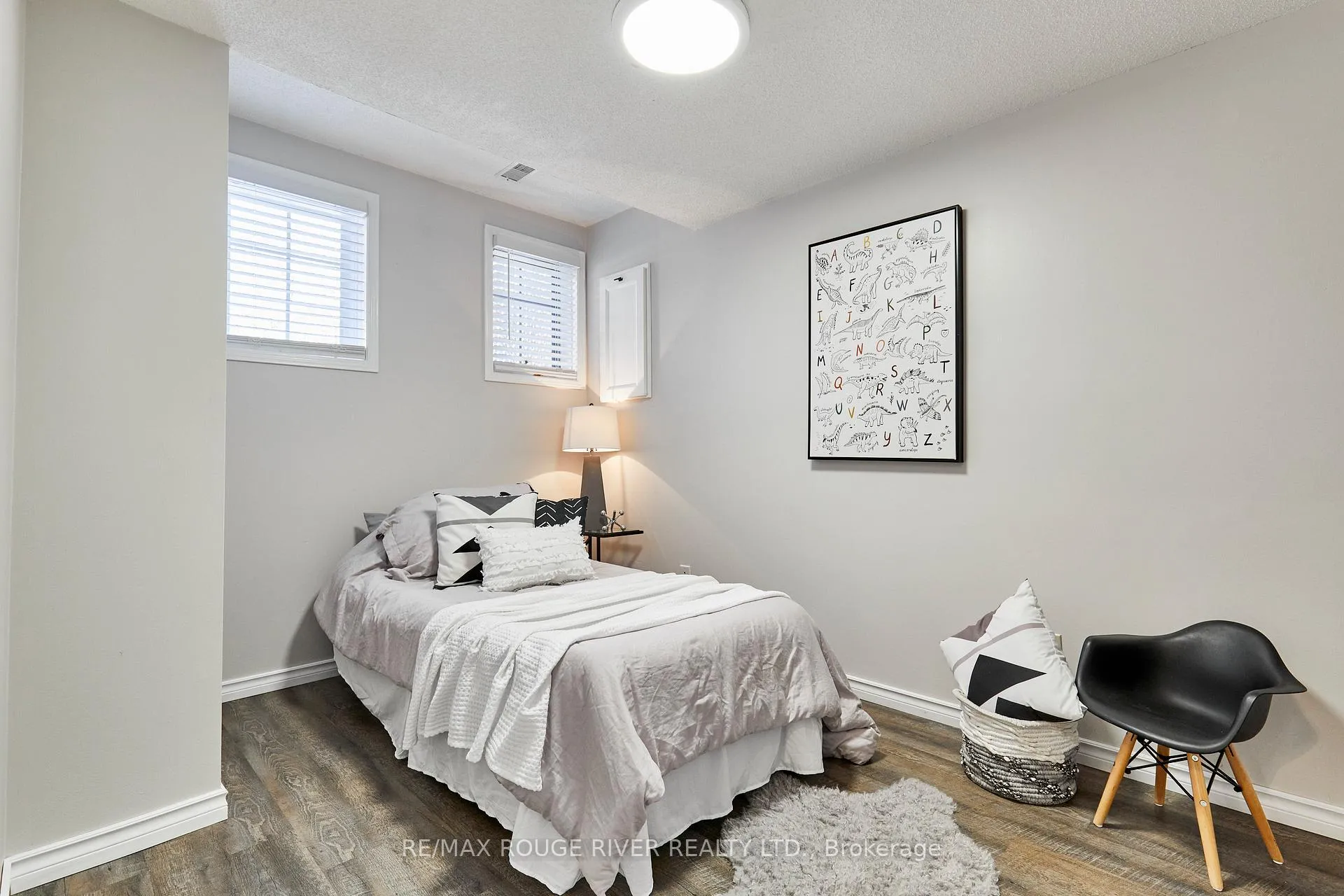 Photo 21 of 31 Champine Square, Clarington, Bowmanville — HOMEH