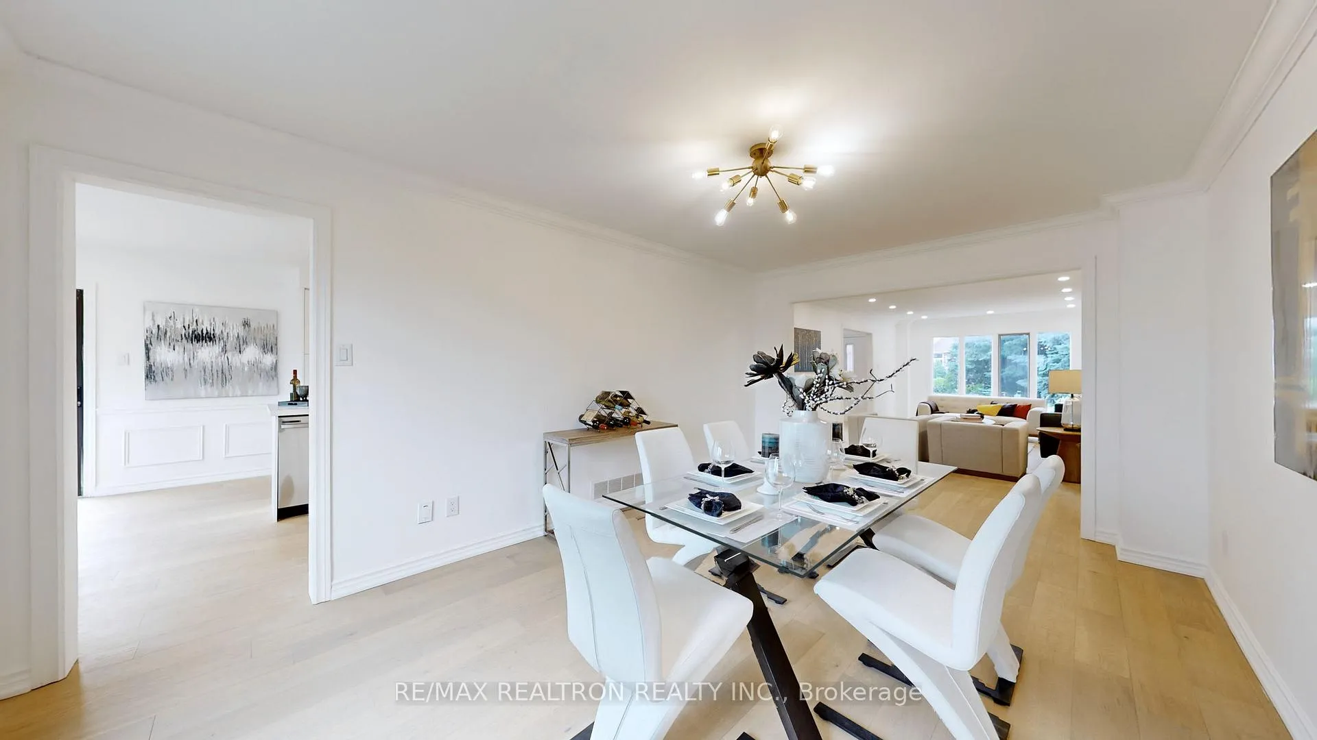 Photo 4 of 54 Central Park Drive, Markham, Markville — HOMEH