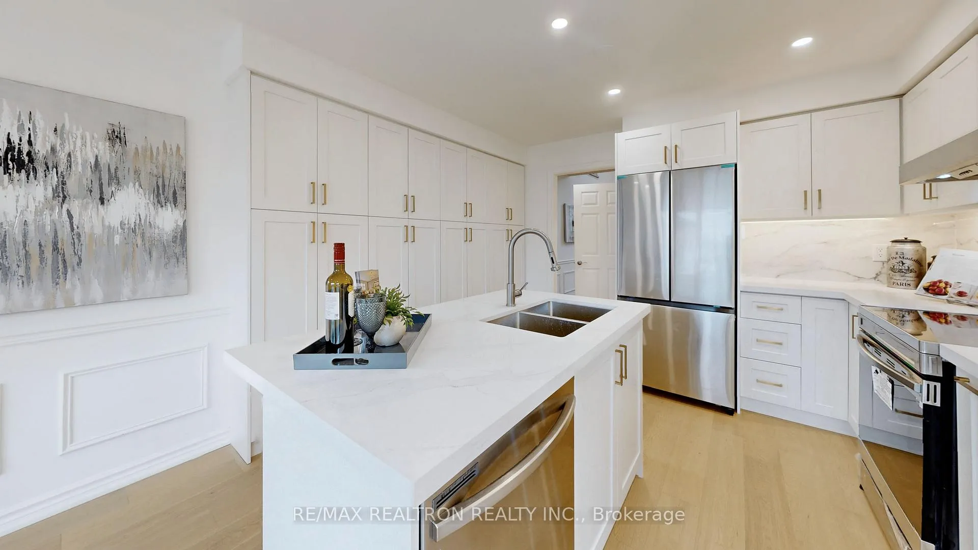 Photo 9 of 54 Central Park Drive, Markham, Markville — HOMEH