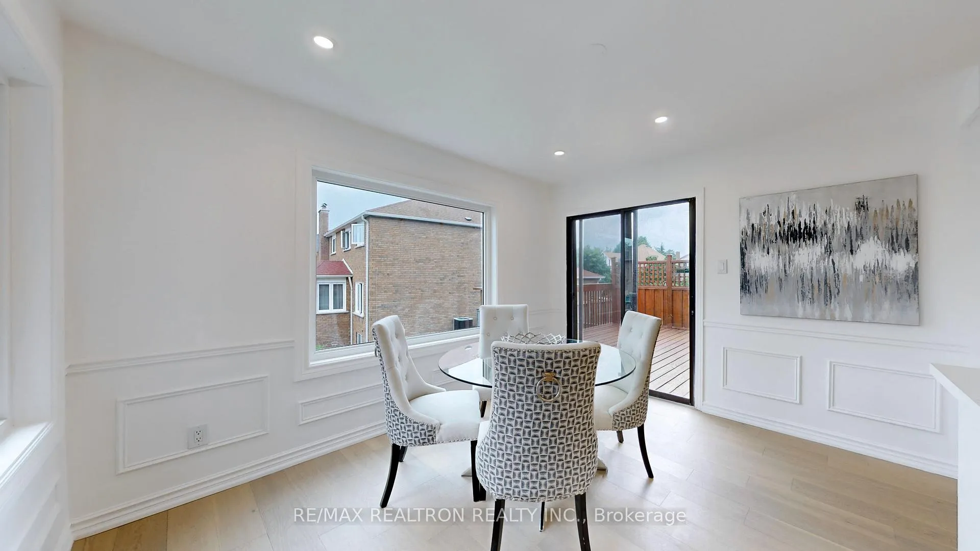 Photo 14 of 54 Central Park Drive, Markham, Markville — HOMEH