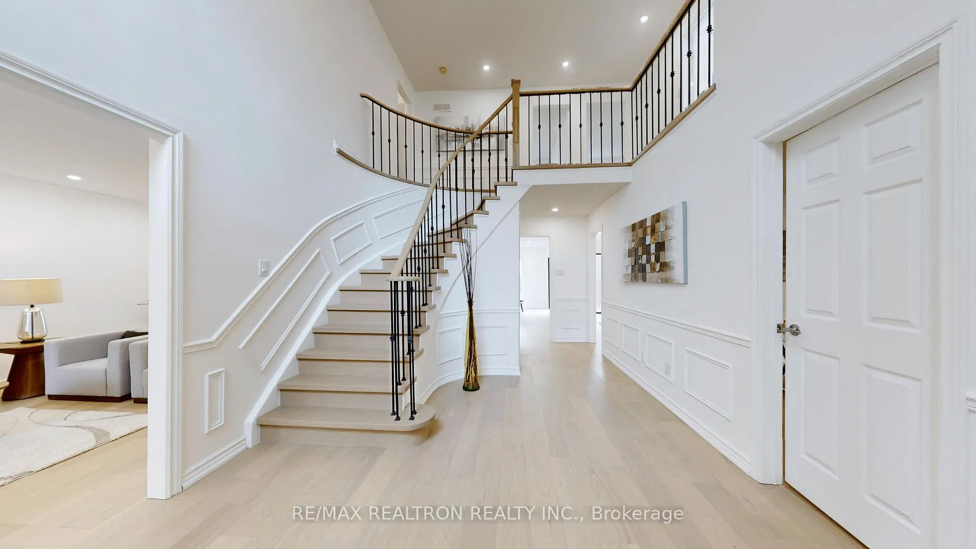 Photo 15 of 54 Central Park Drive, Markham, Markville — HOMEH