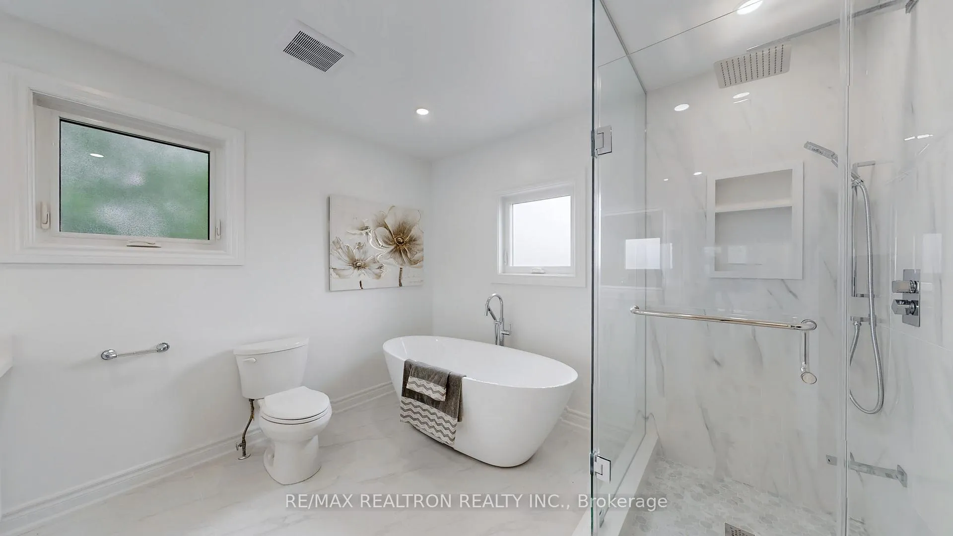 Photo 18 of 54 Central Park Drive, Markham, Markville — HOMEH