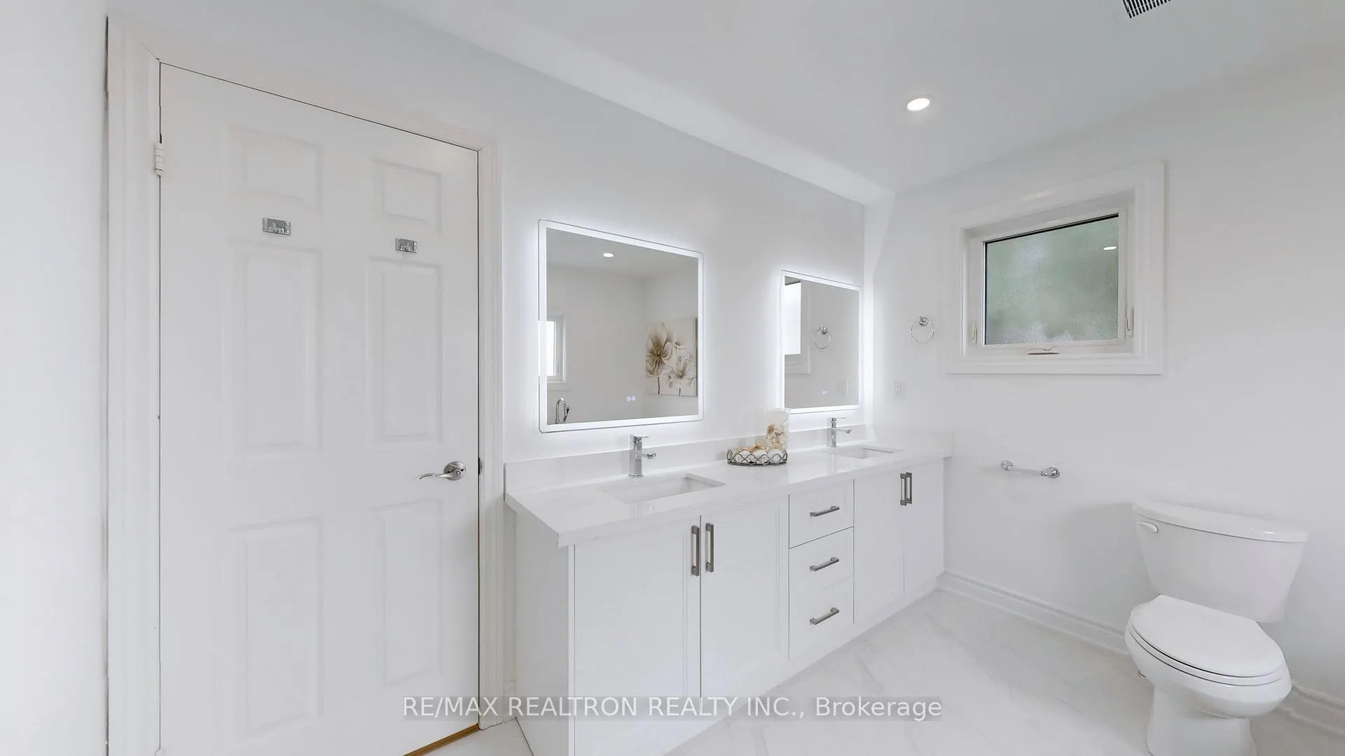 Photo 19 of 54 Central Park Drive, Markham, Markville — HOMEH