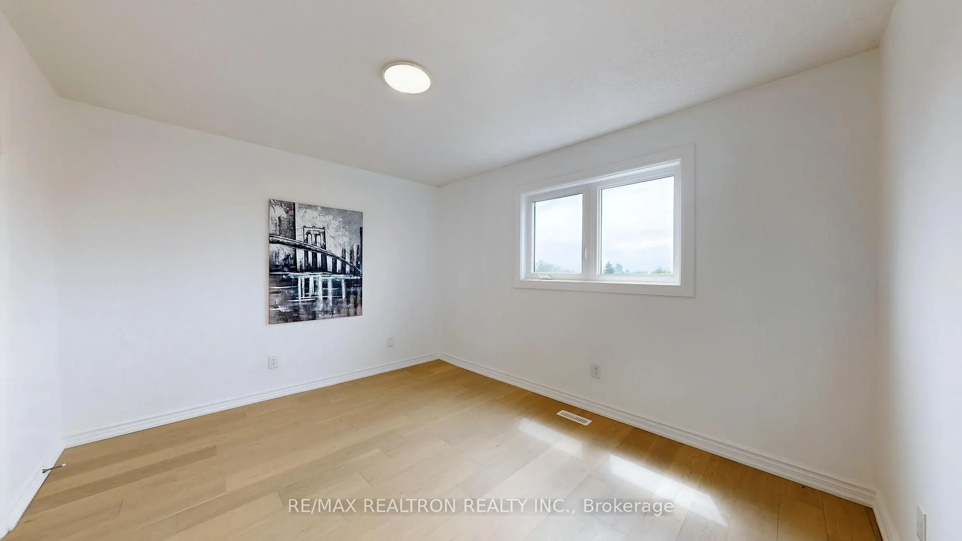 Photo 23 of 54 Central Park Drive, Markham, Markville — HOMEH