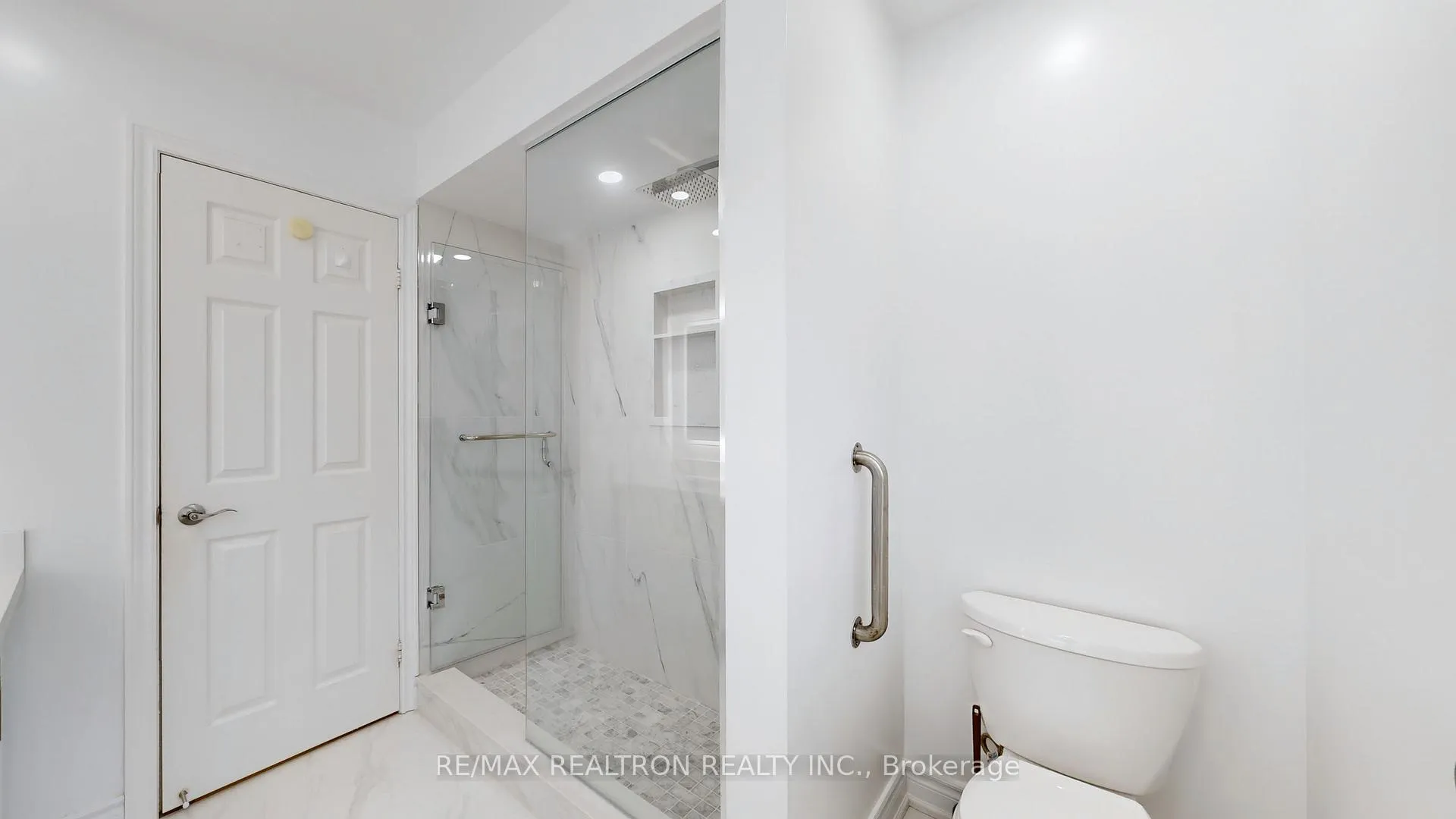 Photo 24 of 54 Central Park Drive, Markham, Markville — HOMEH