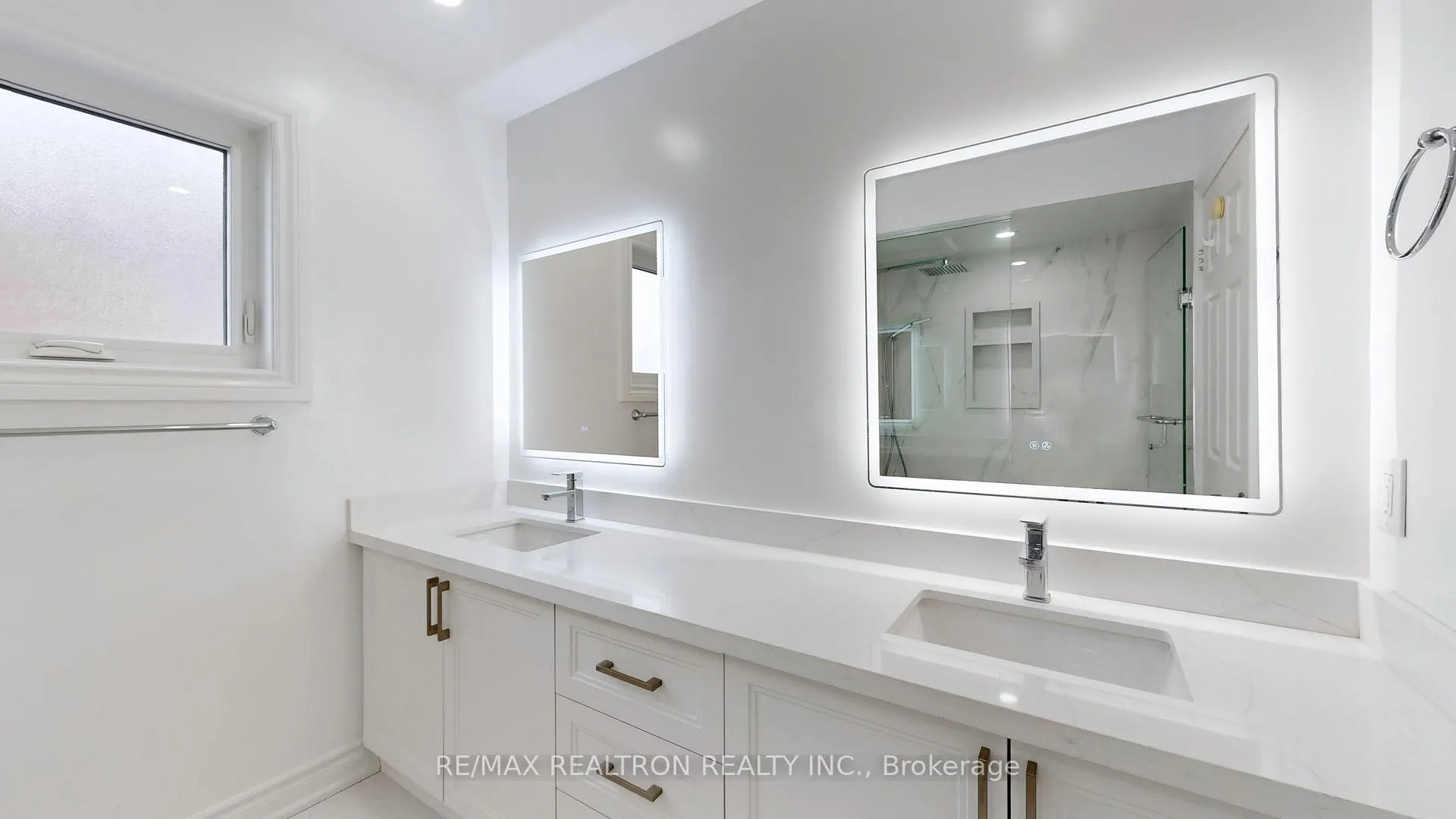 Photo 25 of 54 Central Park Drive, Markham, Markville — HOMEH