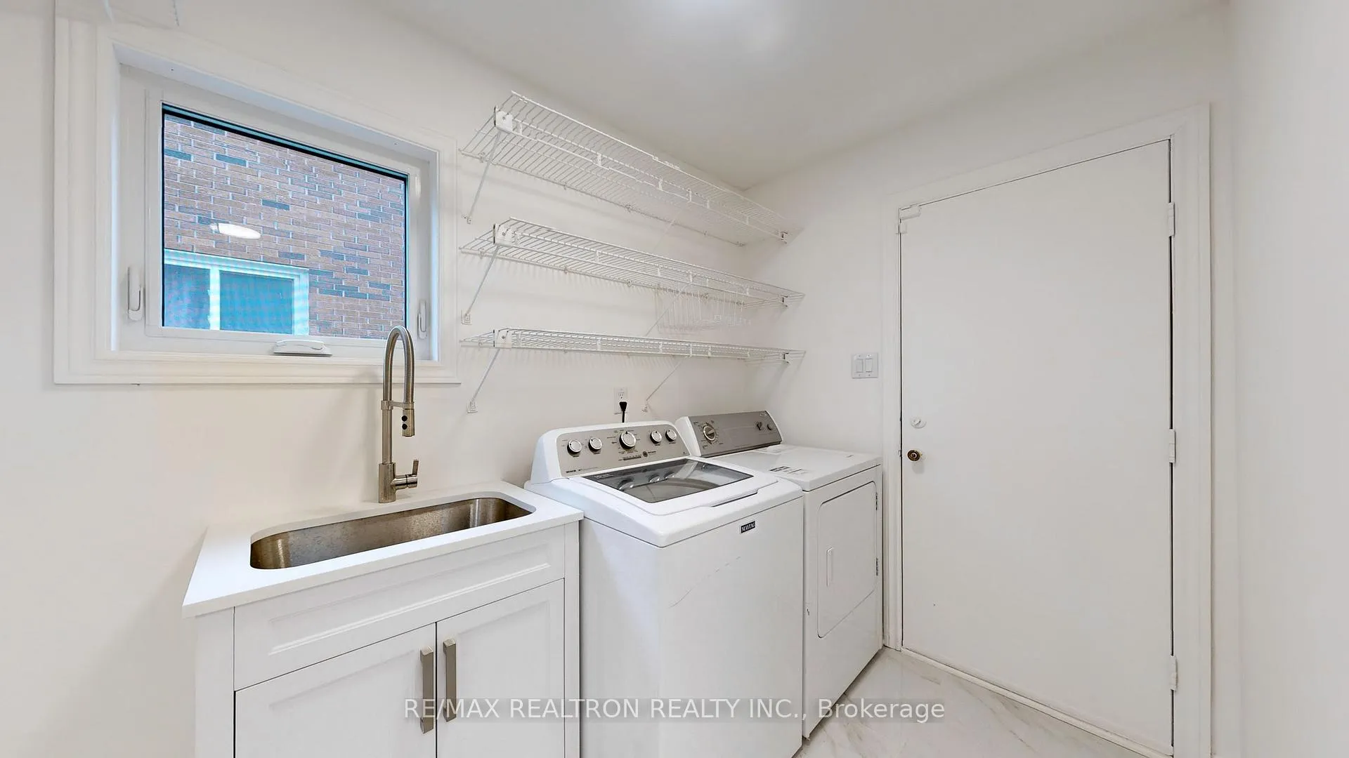 Photo 33 of 54 Central Park Drive, Markham, Markville — HOMEH