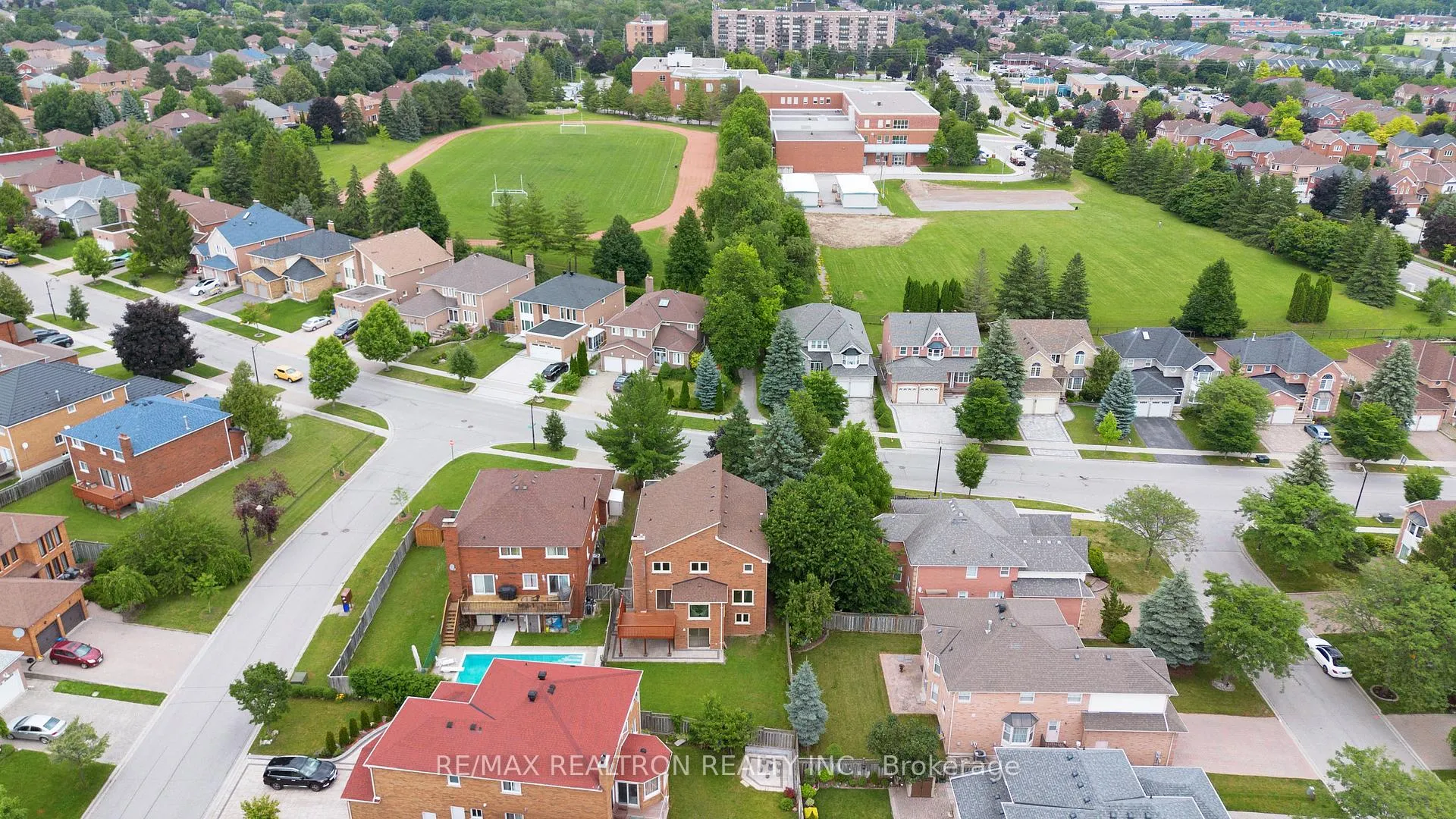 Photo 39 of 54 Central Park Drive, Markham, Markville — HOMEH
