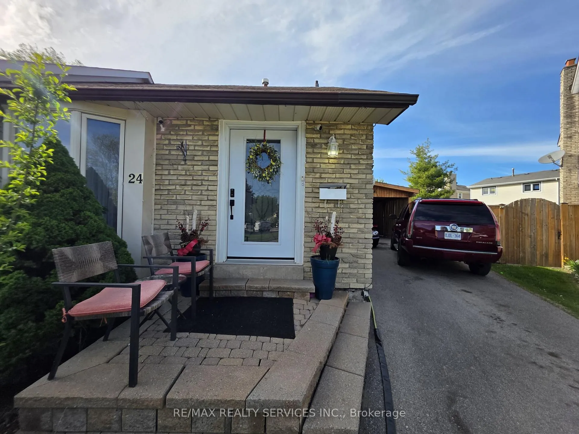 Photo 2 of 24 Kindle Court, Brampton, Heart Lake West — HOMEH
