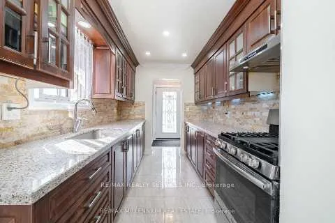 Photo 9 of 24 Kindle Court, Brampton, Heart Lake West — HOMEH