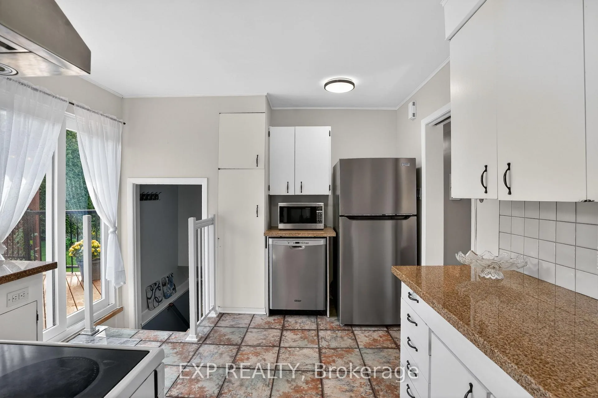 Photo 9 of 4 Wolmsley Crescent, Ottawa, Meadowlands/Crestview — HOMEH
