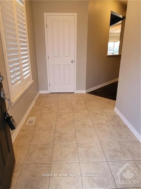 Photo 2 of 70 Tapadero Avenue, Ottawa, Kanata - Emerald Meadows/Trailwest — HOMEH
