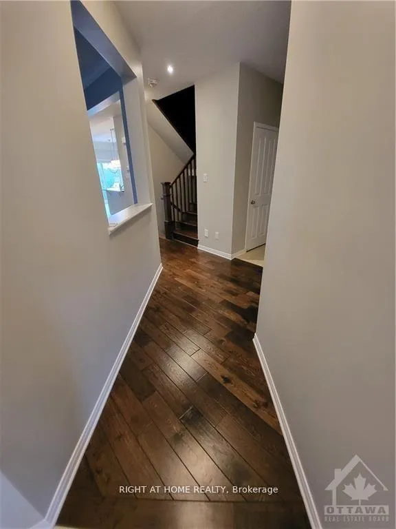Photo 3 of 70 Tapadero Avenue, Ottawa, Kanata - Emerald Meadows/Trailwest — HOMEH