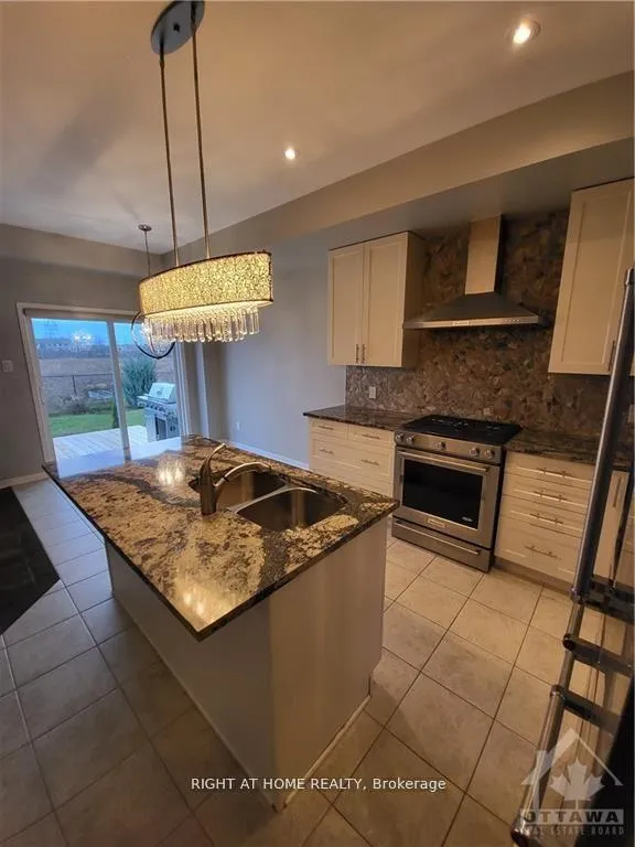 Photo 8 of 70 Tapadero Avenue, Ottawa, Kanata - Emerald Meadows/Trailwest — HOMEH