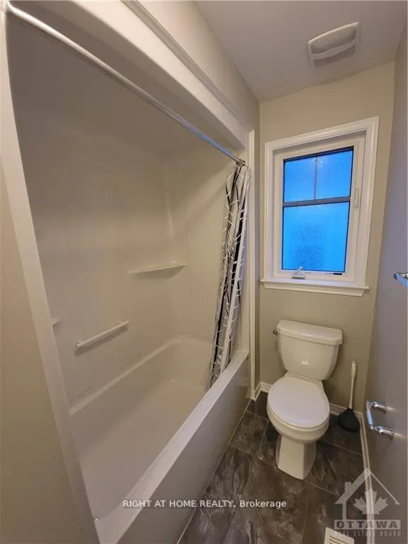Photo 23 of 70 Tapadero Avenue, Ottawa, Kanata - Emerald Meadows/Trailwest — HOMEH