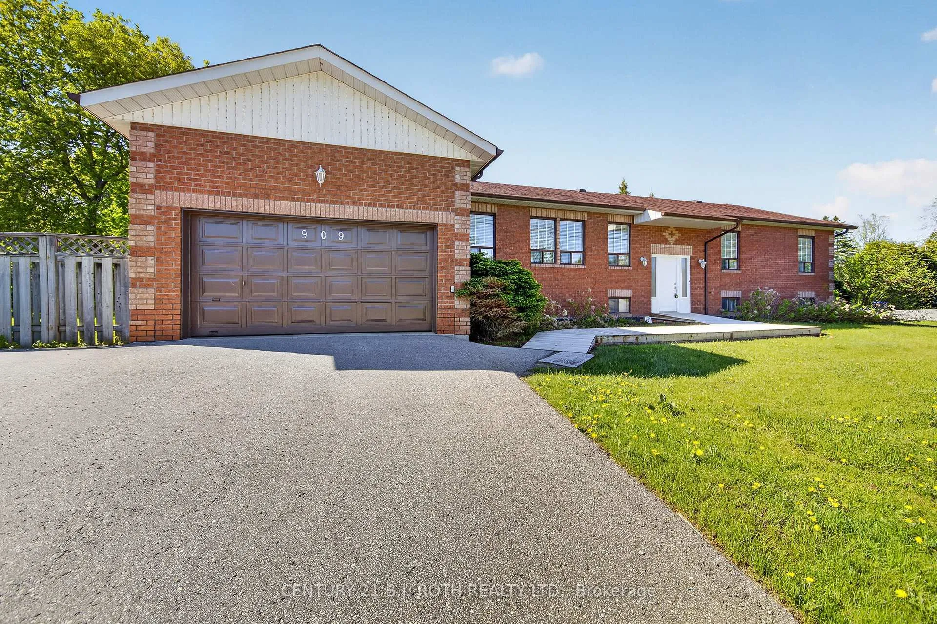 Front of 909 Lebanon Drive
