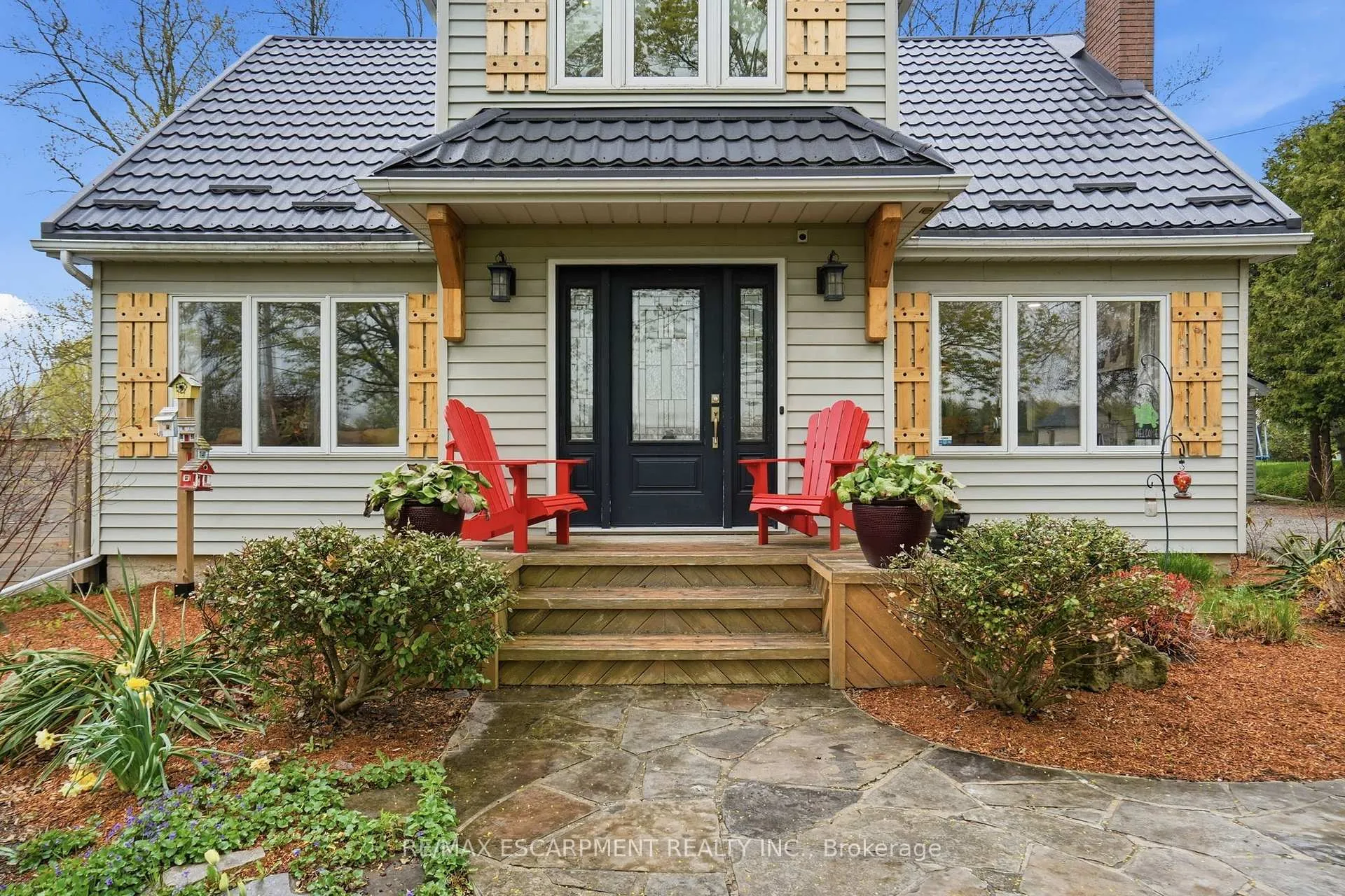 Photo 2 of 27 Blossom Avenue, Brantford — HOMEH