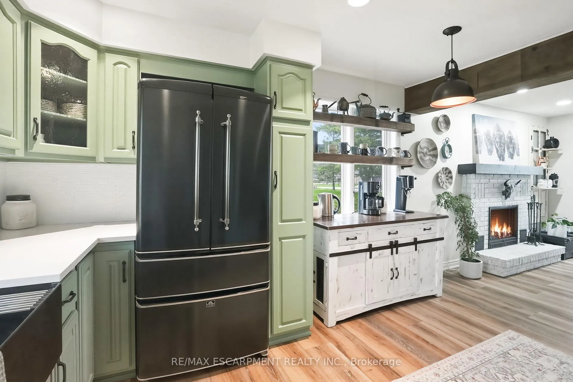 Photo 10 of 27 Blossom Avenue, Brantford — HOMEH