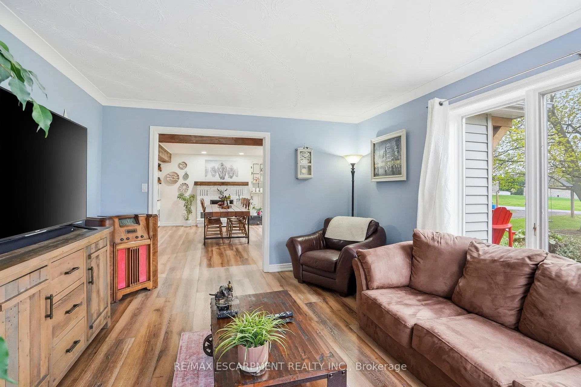 Photo 13 of 27 Blossom Avenue, Brantford — HOMEH