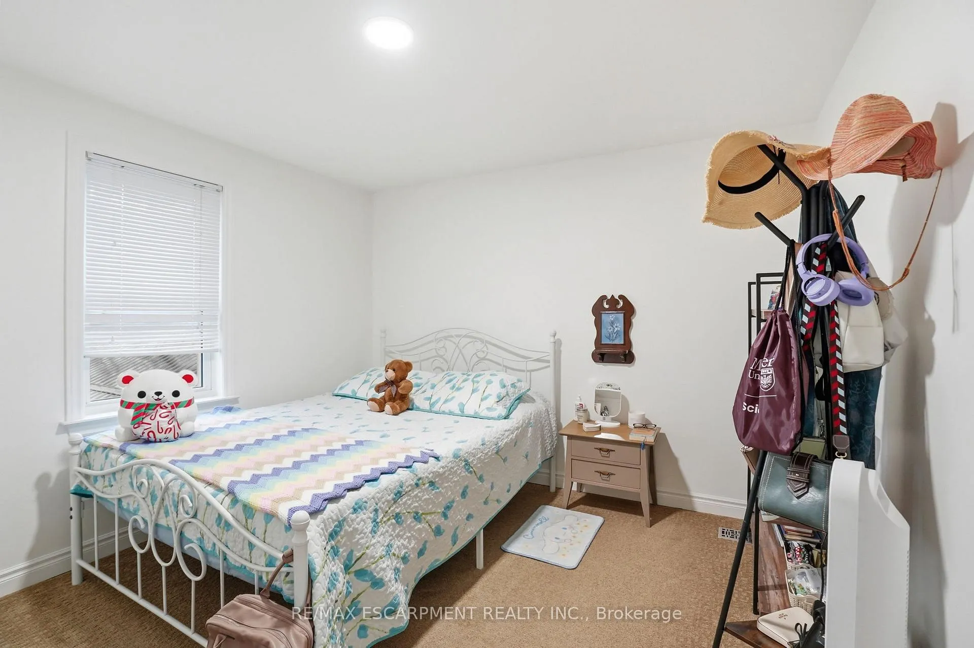 Photo 21 of 27 Blossom Avenue, Brantford — HOMEH