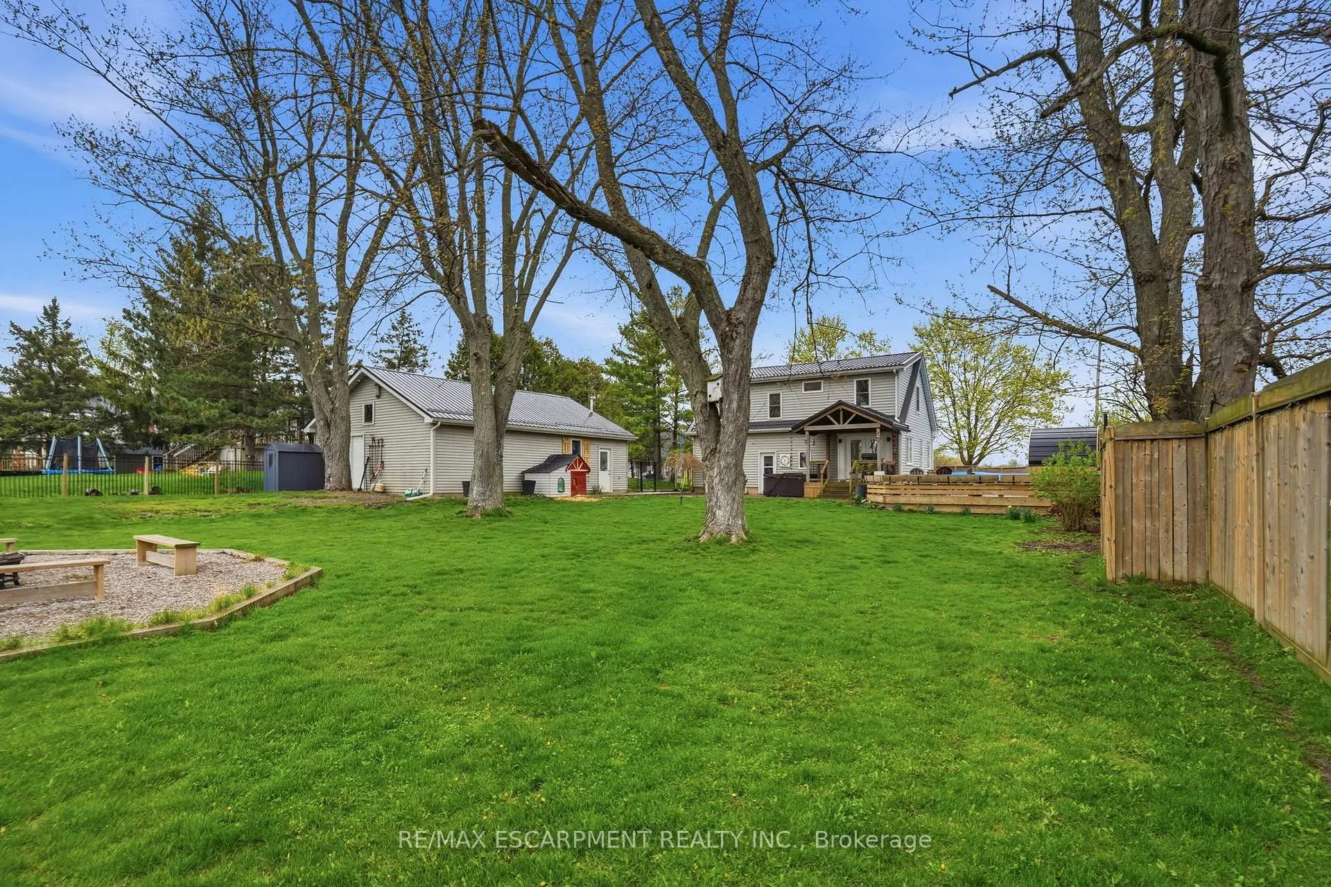 Photo 44 of 27 Blossom Avenue, Brantford — HOMEH