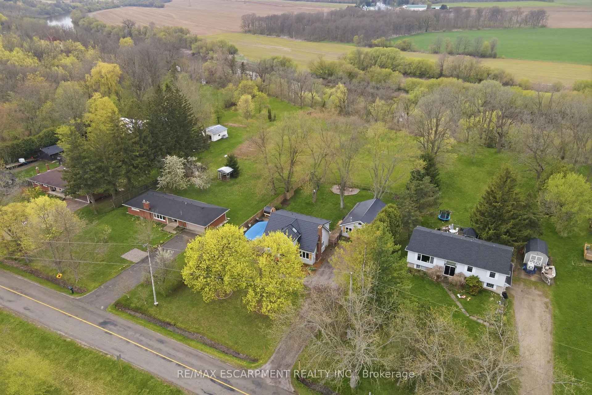 Photo 47 of 27 Blossom Avenue, Brantford — HOMEH