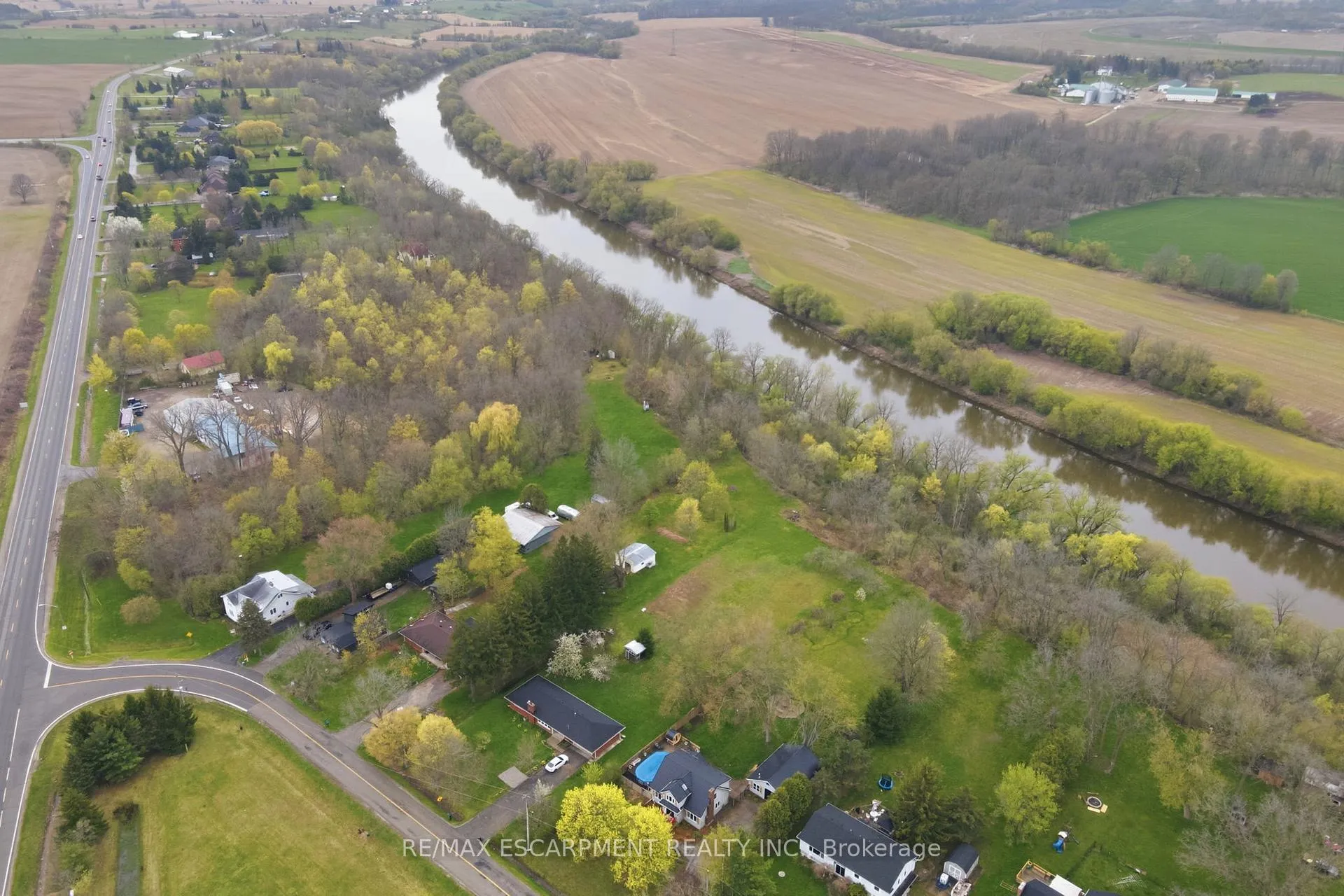 Photo 49 of 27 Blossom Avenue, Brantford — HOMEH