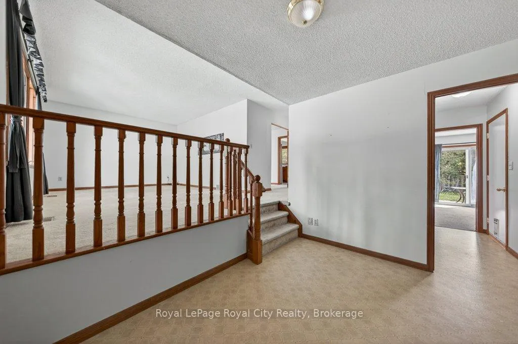 Photo 3 of 16 Mcelderry Road, Guelph, Kortright West — HOMEH