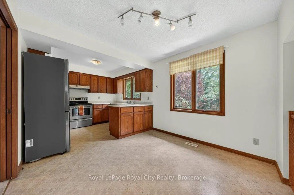 Photo 10 of 16 Mcelderry Road, Guelph, Kortright West — HOMEH