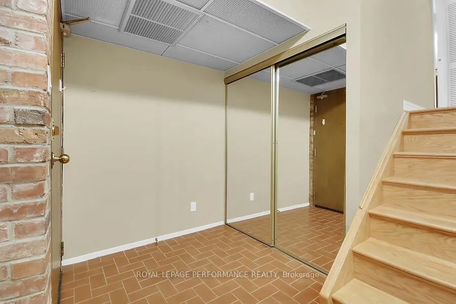Photo 4 of Unit 10, 135 Springfield Avenue, Ottawa, Lindenlea — HOMEH