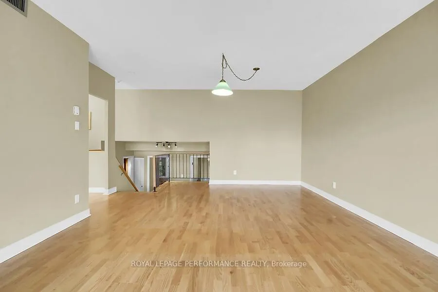 Photo 11 of Unit 10, 135 Springfield Avenue, Ottawa, Lindenlea — HOMEH