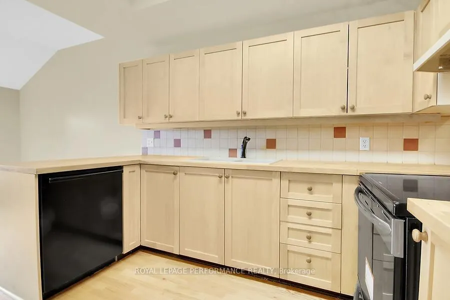 Photo 15 of Unit 10, 135 Springfield Avenue, Ottawa, Lindenlea — HOMEH