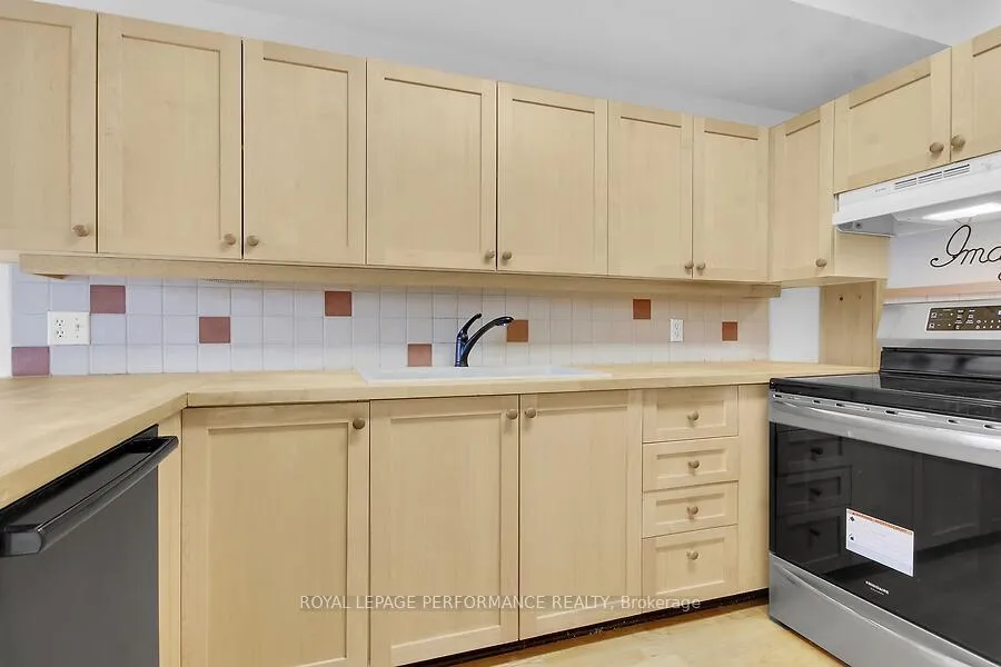 Photo 16 of Unit 10, 135 Springfield Avenue, Ottawa, Lindenlea — HOMEH