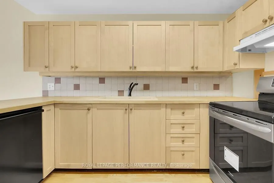 Photo 17 of Unit 10, 135 Springfield Avenue, Ottawa, Lindenlea — HOMEH