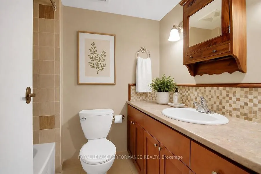 Photo 37 of Unit 10, 135 Springfield Avenue, Ottawa, Lindenlea — HOMEH