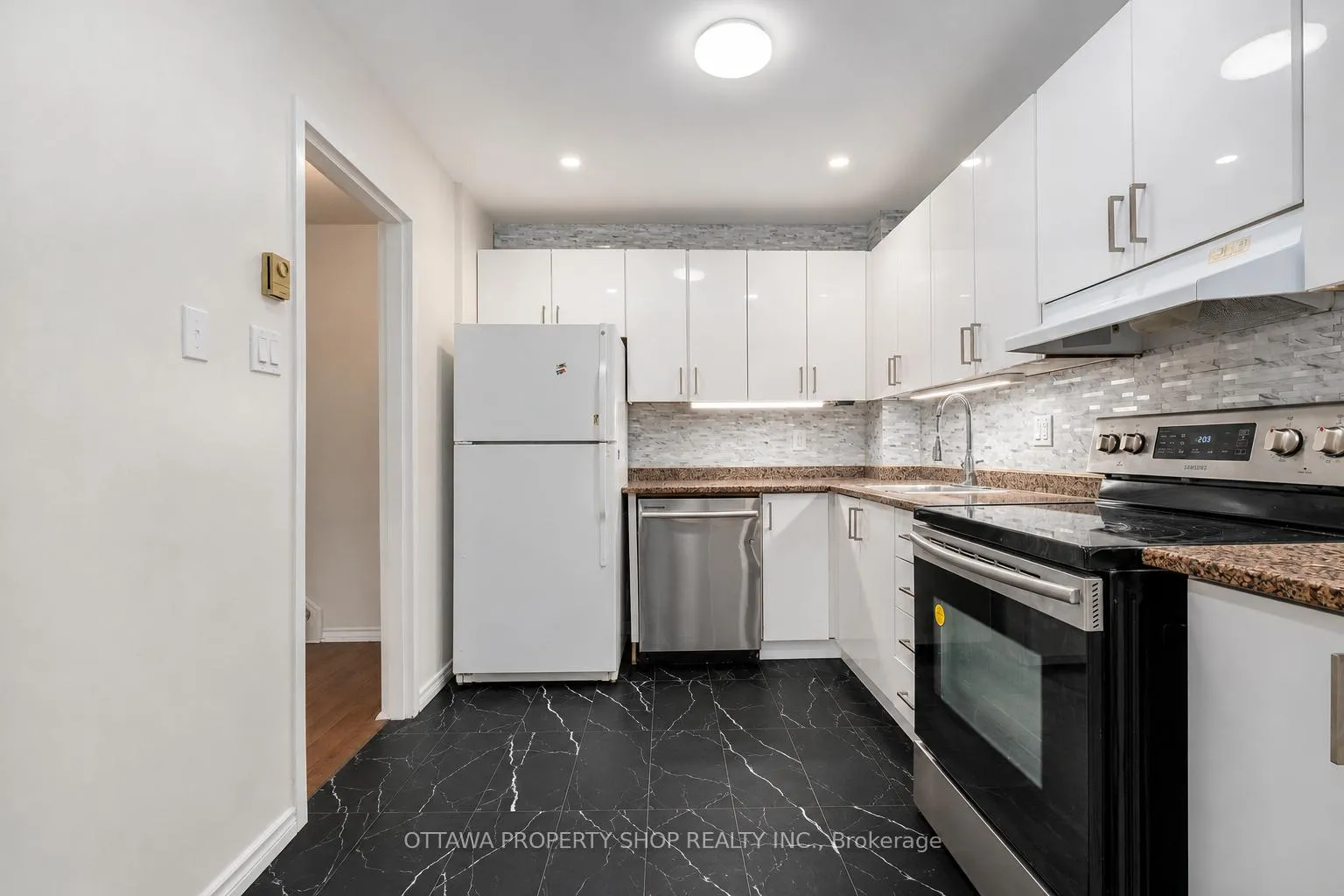 Photo 3 of Unit 185, 825 Cahill Drive W, Ottawa, Hunt Club — HOMEH