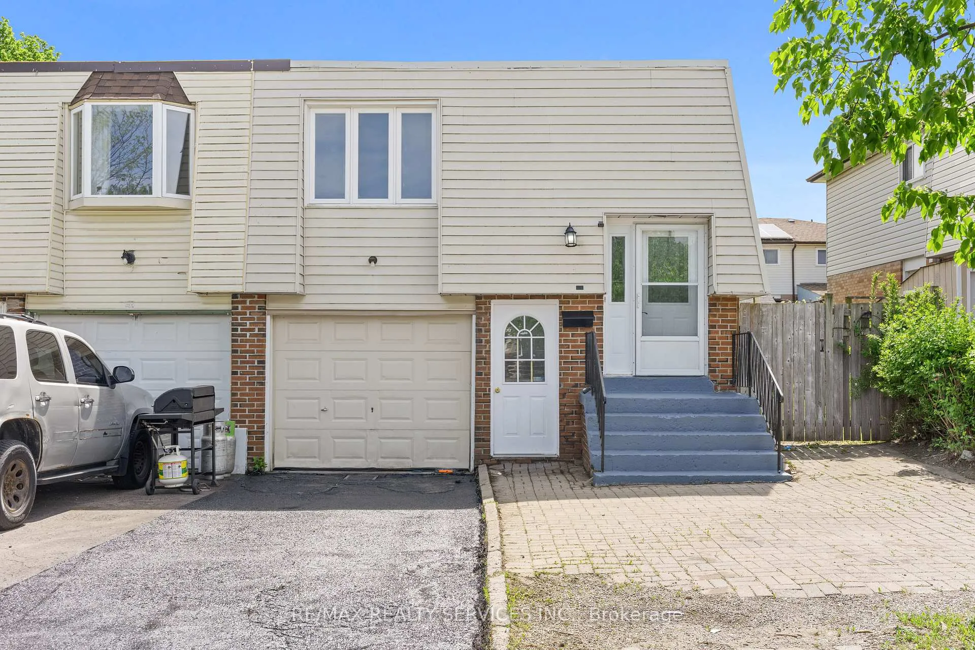 Photo 2 of 62 Horne Drive, Brampton, Brampton North — HOMEH