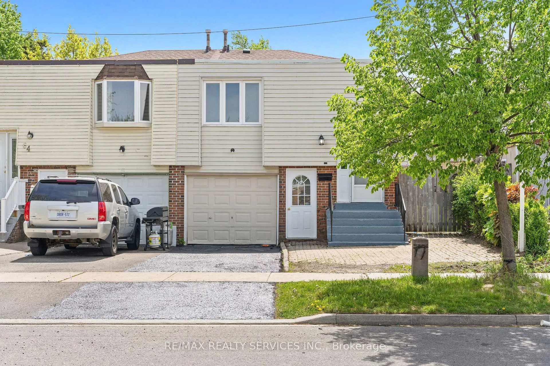 Photo 4 of 62 Horne Drive, Brampton, Brampton North — HOMEH