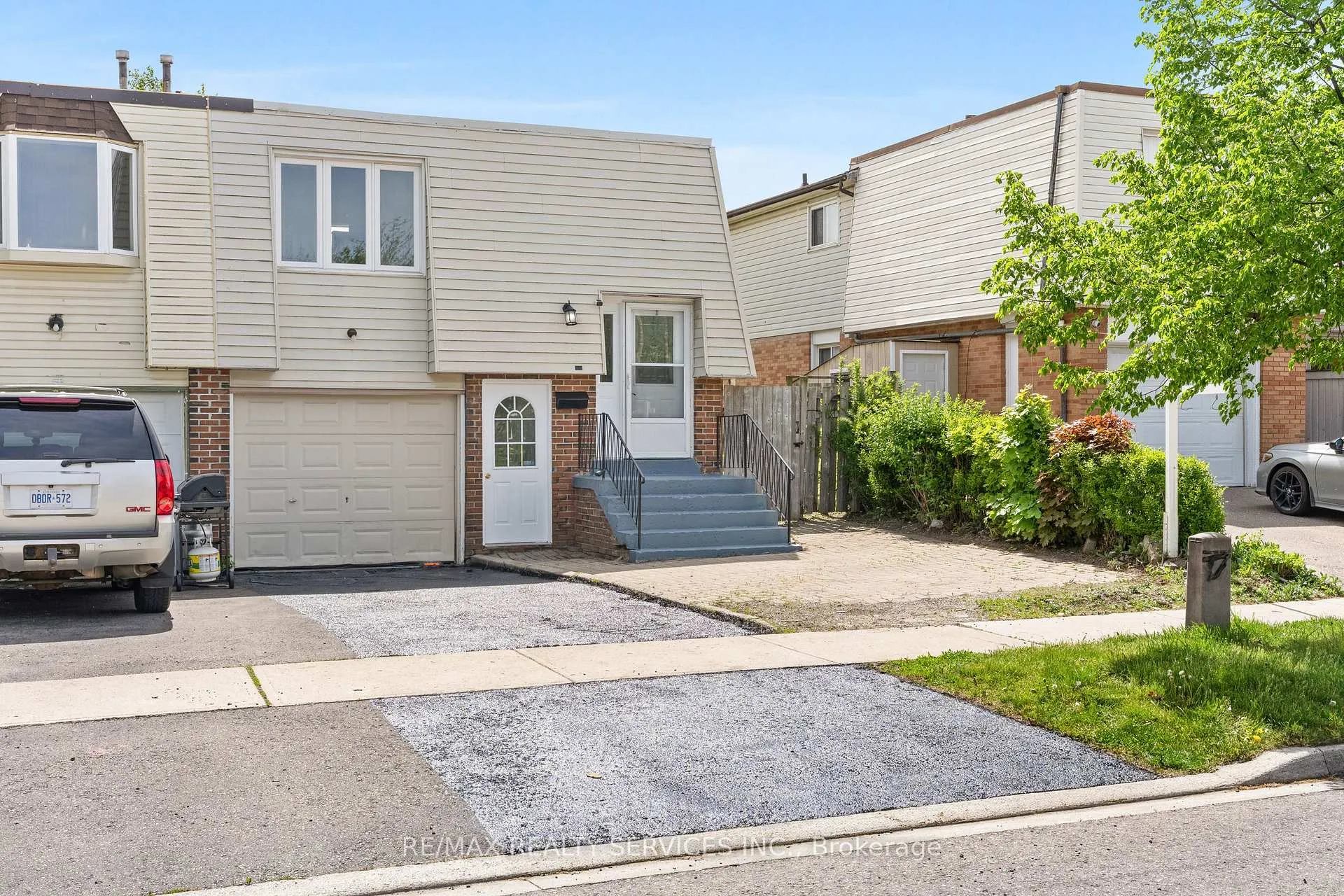 Photo 5 of 62 Horne Drive, Brampton, Brampton North — HOMEH