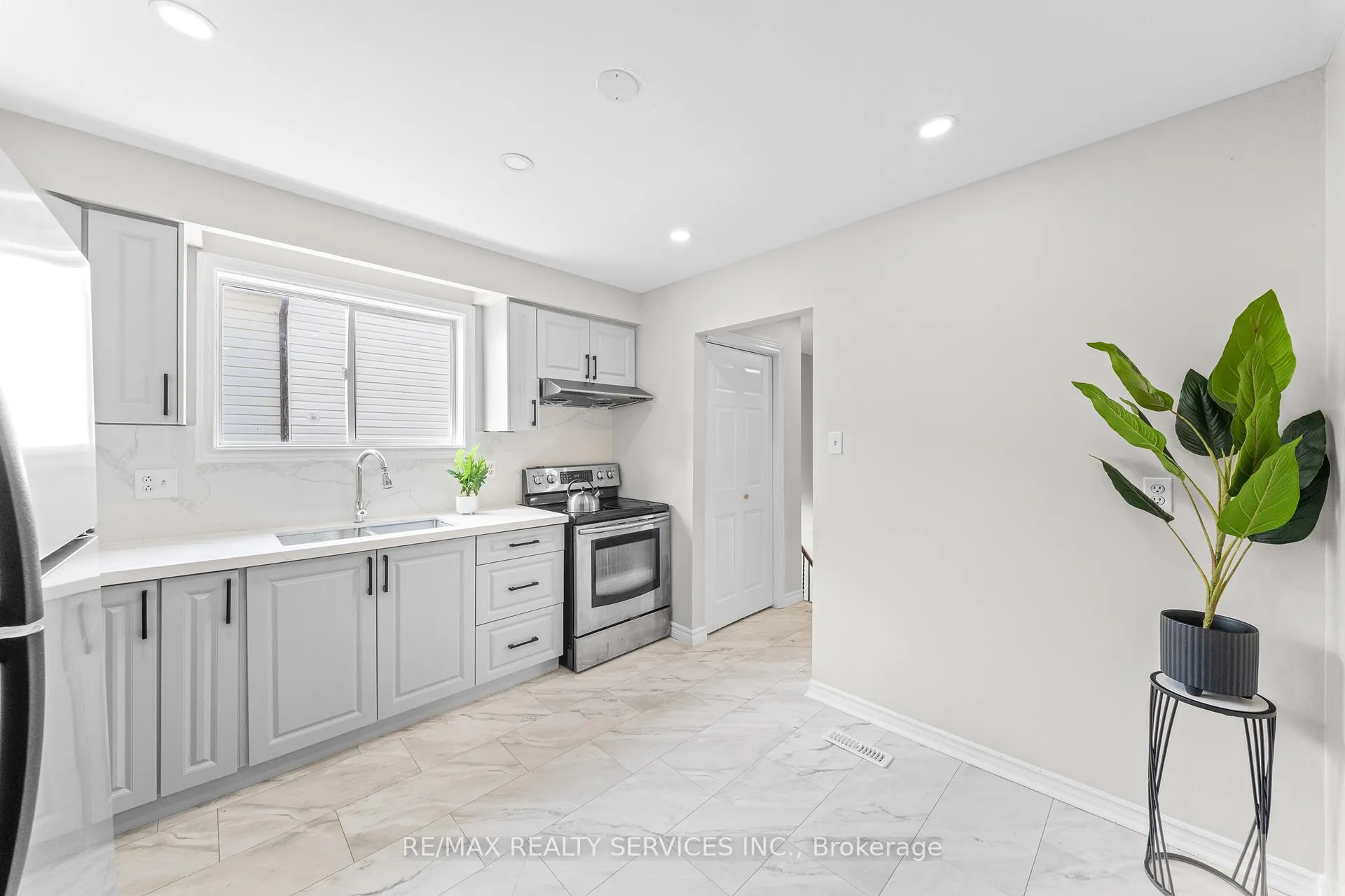 Photo 15 of 62 Horne Drive, Brampton, Brampton North — HOMEH