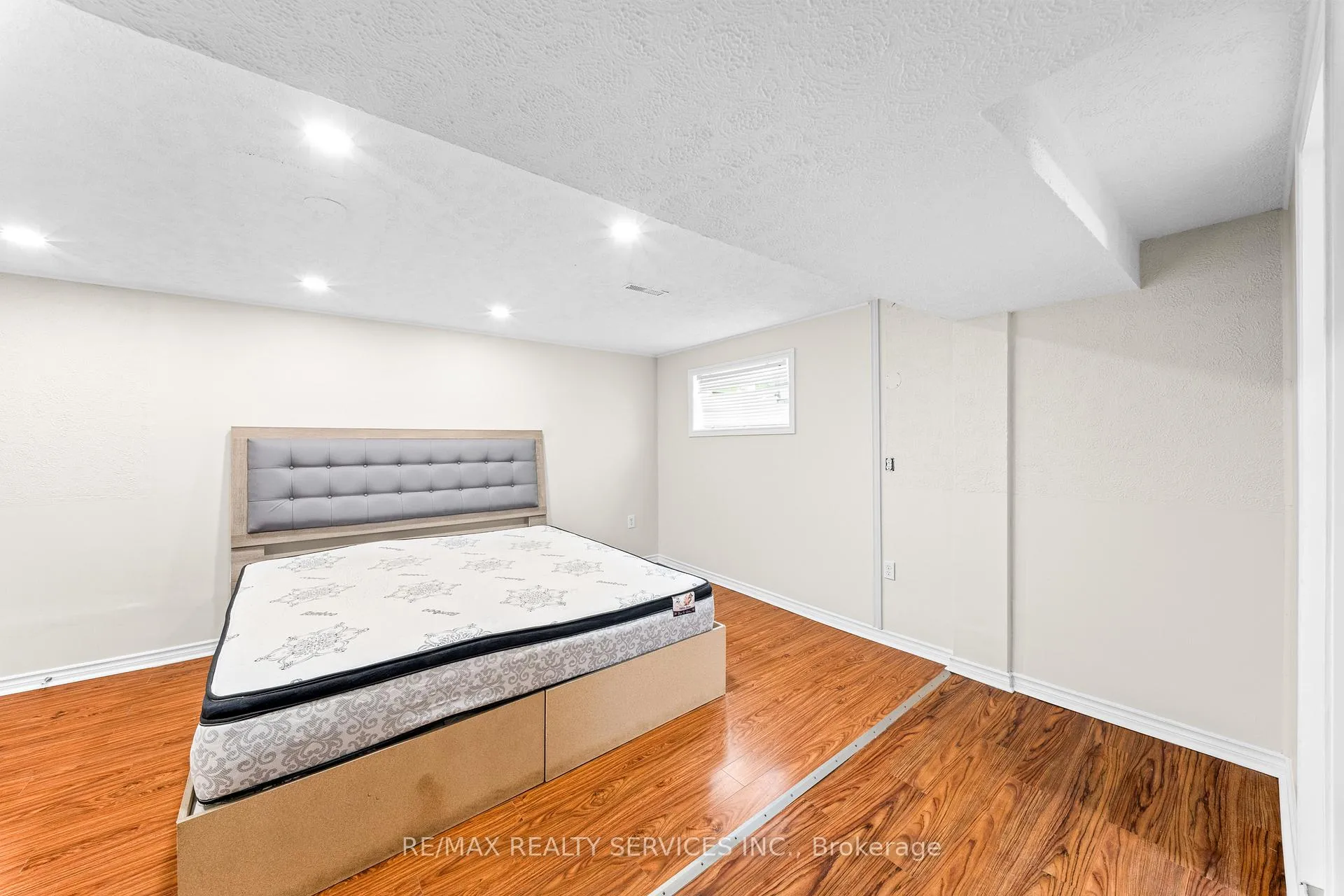 Photo 39 of 62 Horne Drive, Brampton, Brampton North — HOMEH