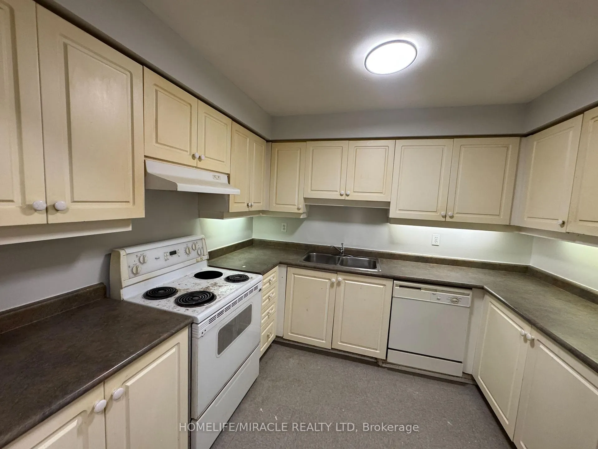 Photo 7 of Unit 3, 565 Kennedy Road, Scarborough, Kennedy Park — HOMEH