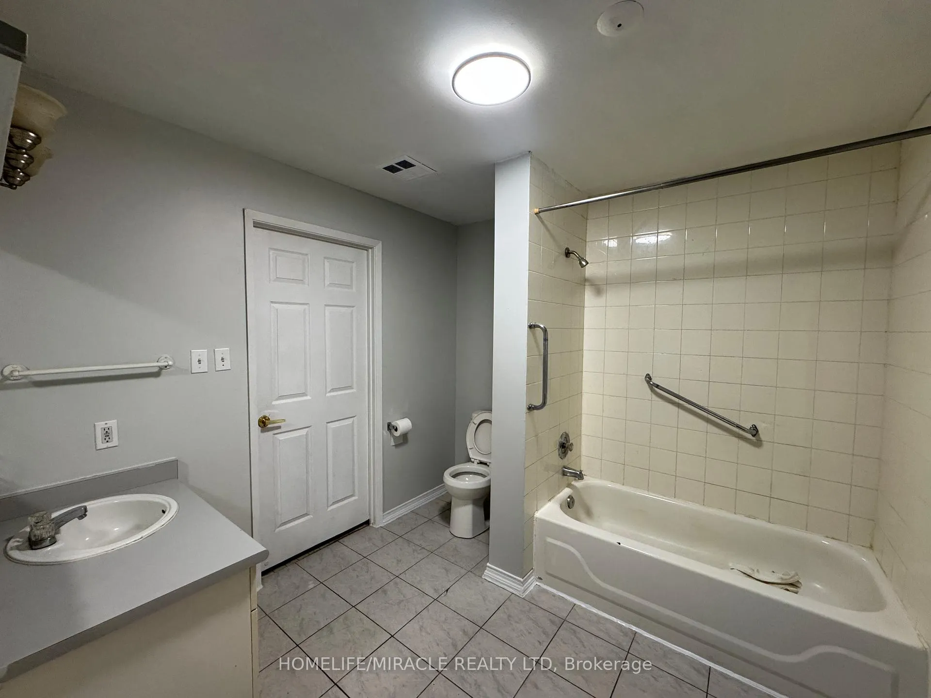 Photo 8 of Unit 3, 565 Kennedy Road, Scarborough, Kennedy Park — HOMEH