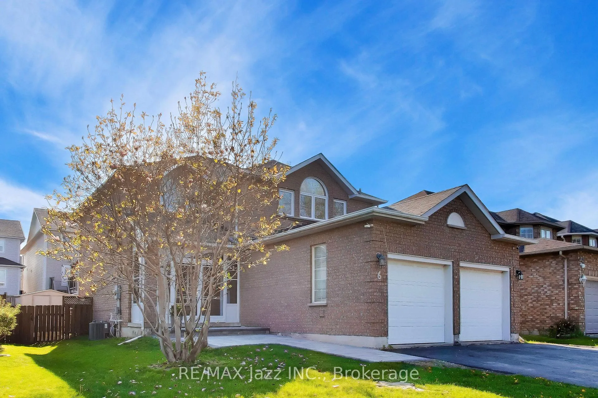Photo 2 of 6 West Side Drive, Clarington, Bowmanville — HOMEH