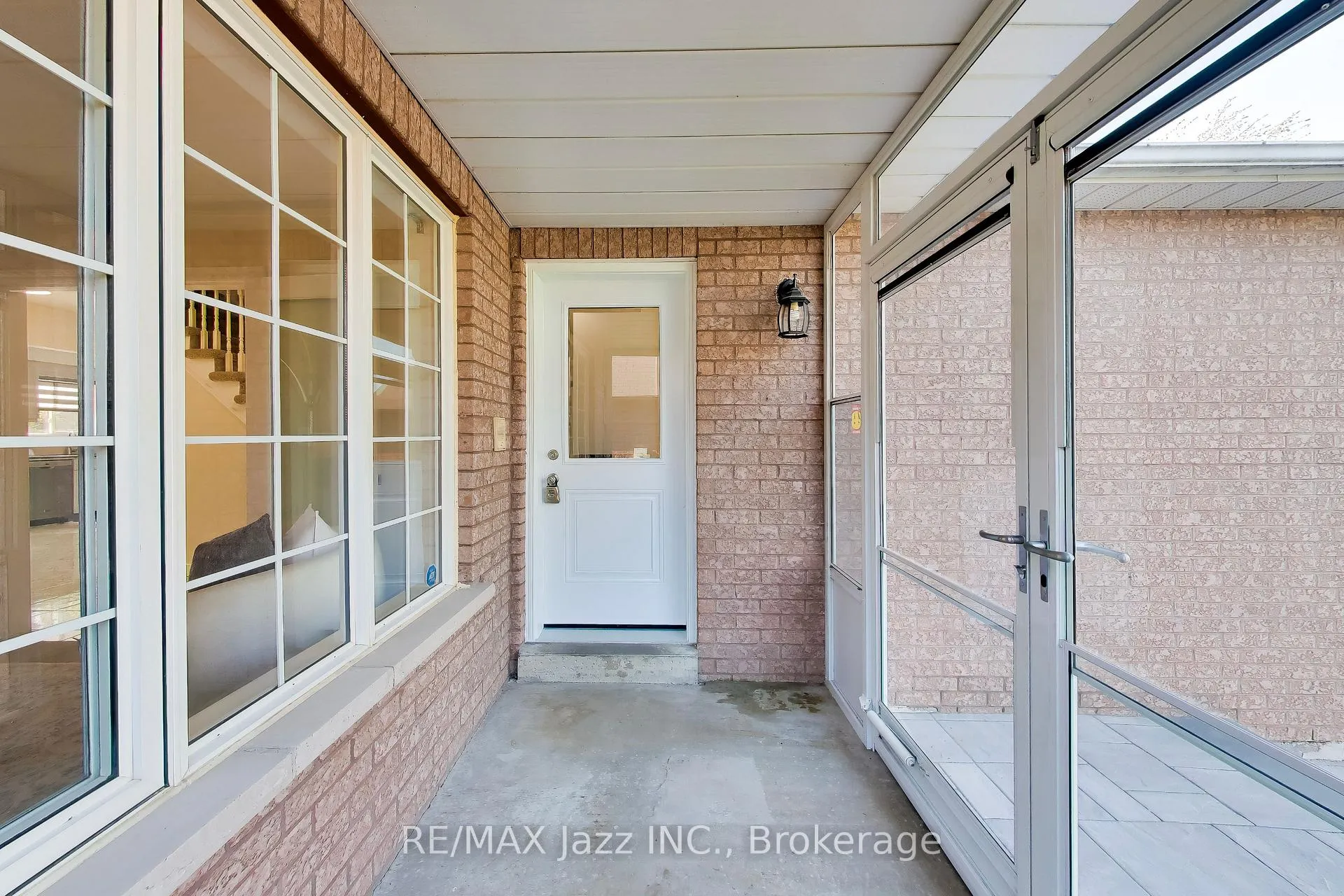 Photo 4 of 6 West Side Drive, Clarington, Bowmanville — HOMEH